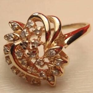 🌷SALE🌷Elegant Vintage Solid 14 KT YELLOW Gold & GENUINE NATURAL DIAMONDS Ring